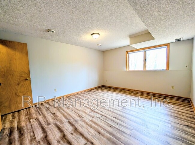 Building Photo - 9200 Parkside Dr