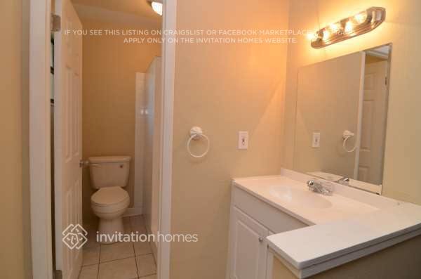 Building Photo - 2417 Devonwoode Pl