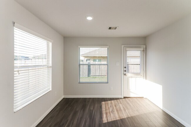 Building Photo - 2519 Montecito Ln