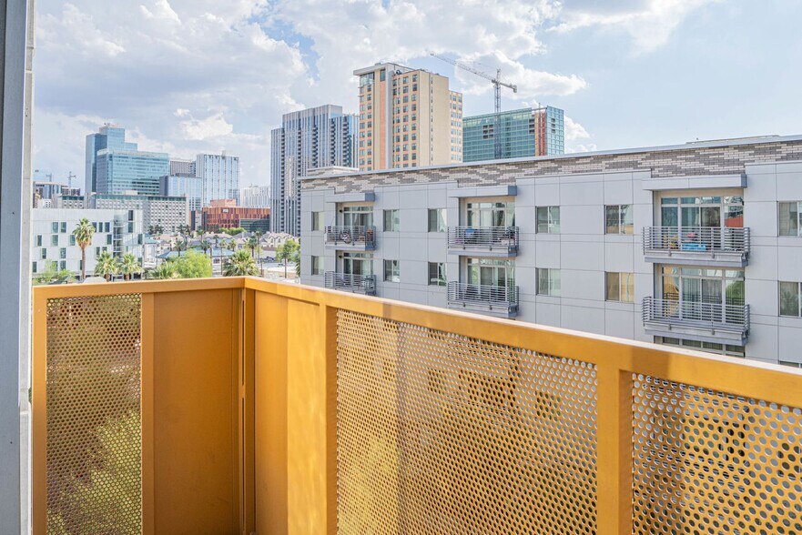 Building Photo - 909 N 3rd St