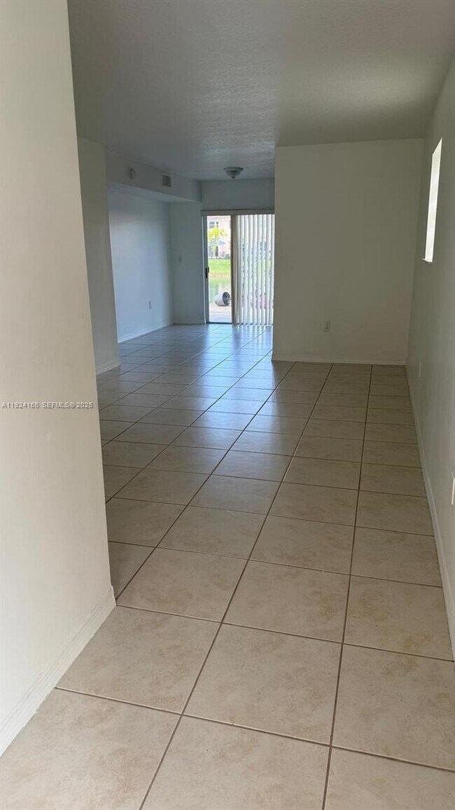 Building Photo - 1251 SE 28th Ct