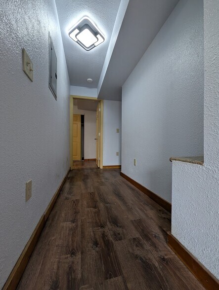 Building Photo - 5819 Bayview Ave