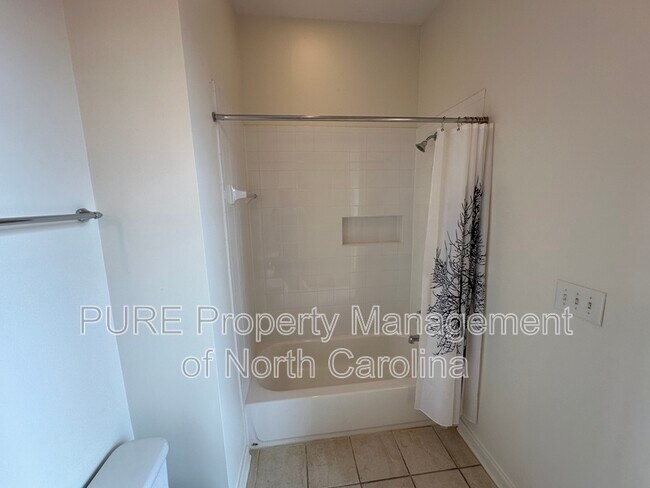 Building Photo - 2116 McClintock Rd