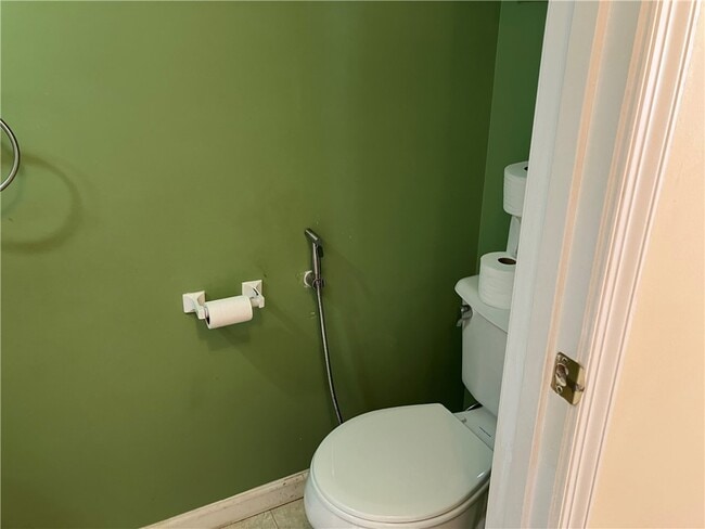 Building Photo - 120 Hummingbird Way