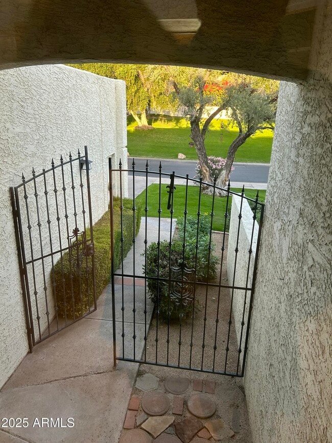 Building Photo - 5736 N 25th St