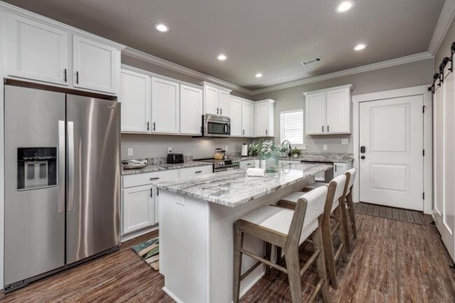 Building Photo - 117 Lookout Point