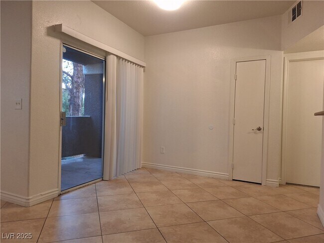 Building Photo - 9620 W Russell Rd