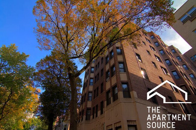 Building Photo - 515 W Briar Pl