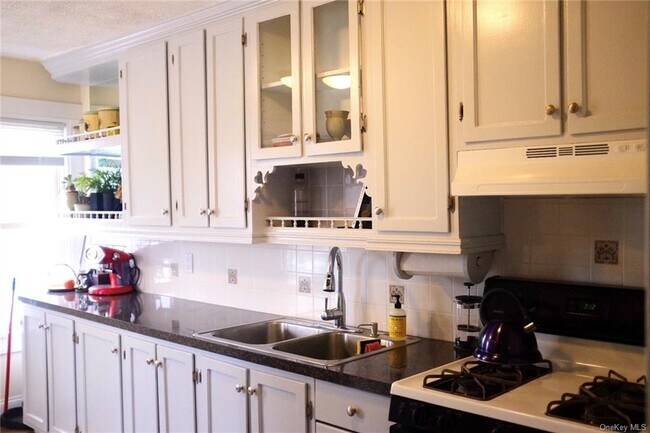 Building Photo - 78 Catherine St