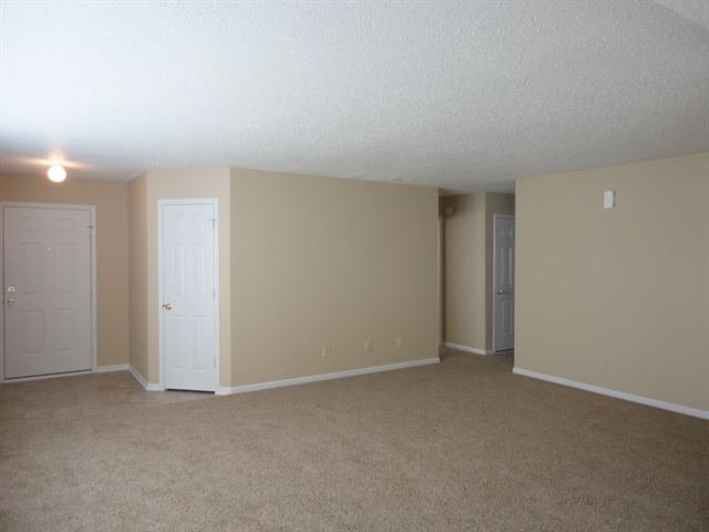 Building Photo - 1490 Lavender Dr