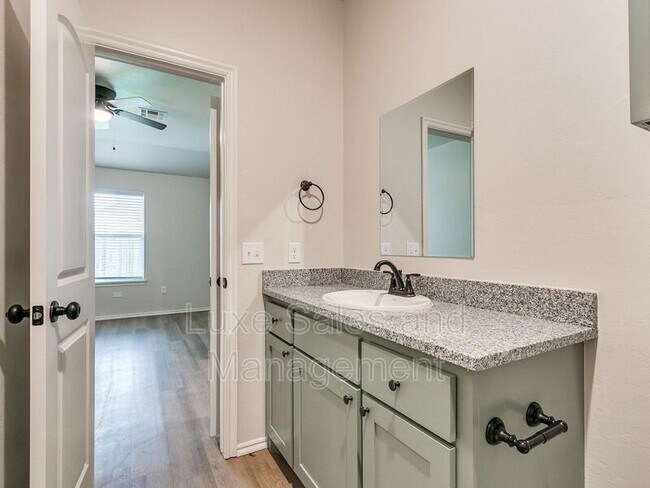 Building Photo - 10601 Lawson Ln