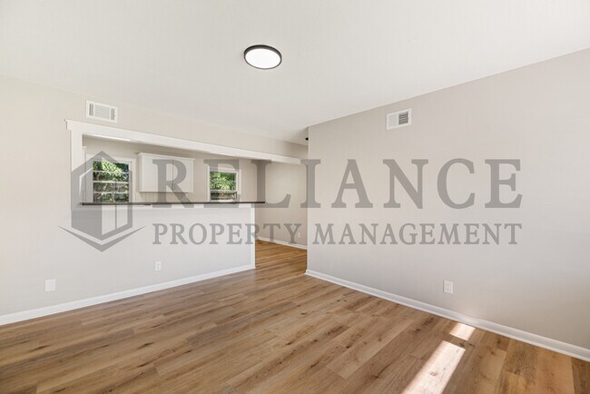 Building Photo - 2126 S Vine St