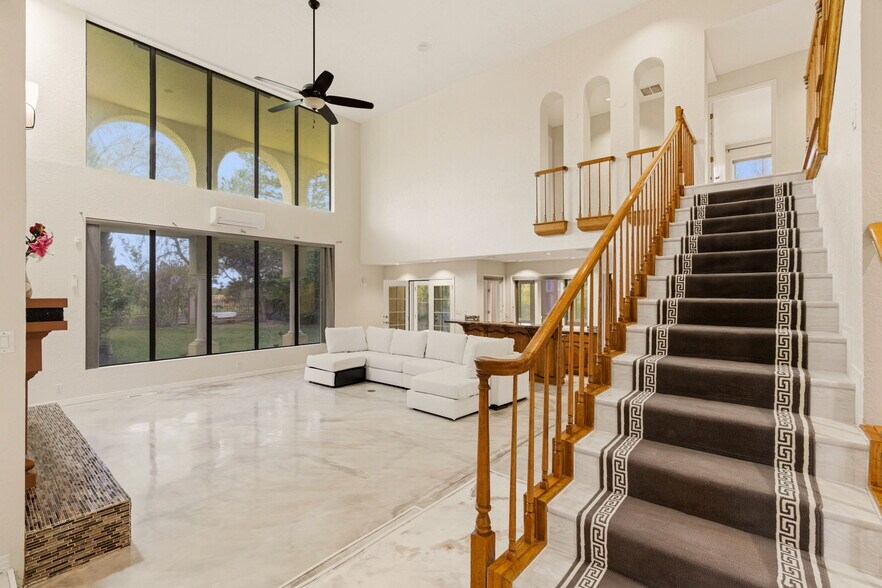 Building Photo - 9706 Tanoan Dr NE