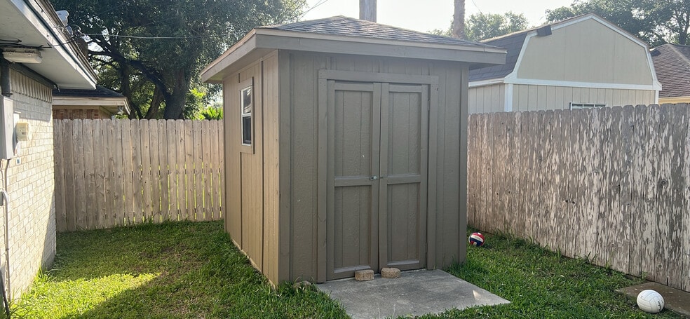 Building Photo - 109 Laguna Dr