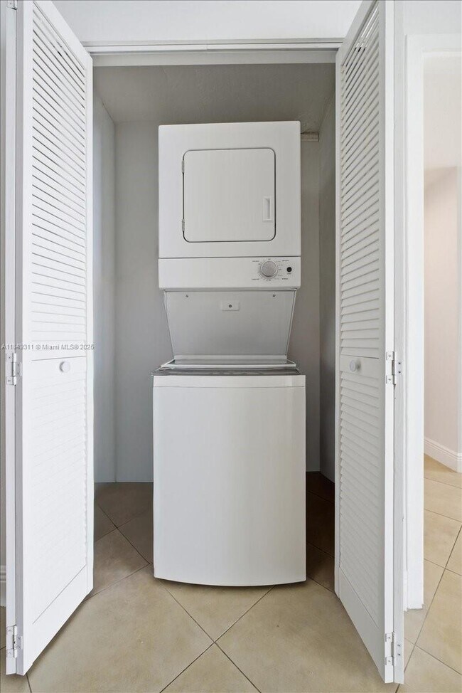 Building Photo - 2451 Brickell Ave