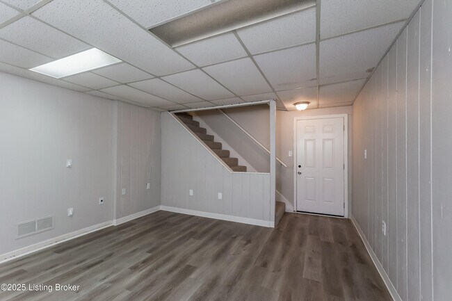 Building Photo - 6203 Big Ben Dr