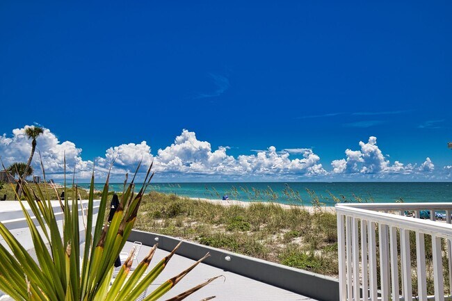 Building Photo - 1555 Tarpon Center Dr