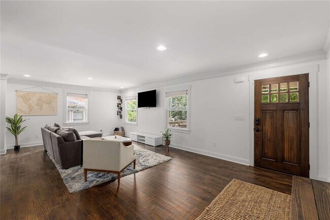 Building Photo - 1134 Knott St SE