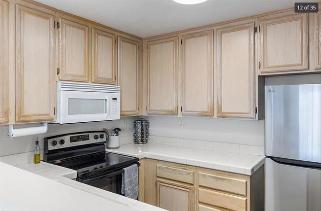 Building Photo - 2 Bedroom Condo in Fashion Valley
