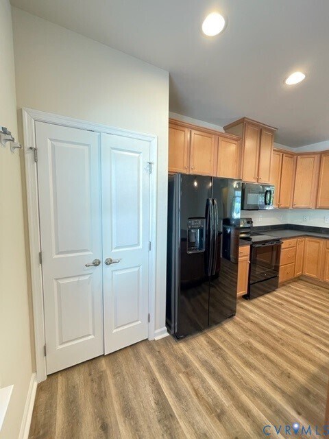 Building Photo - 8107 Creekside Village Dr