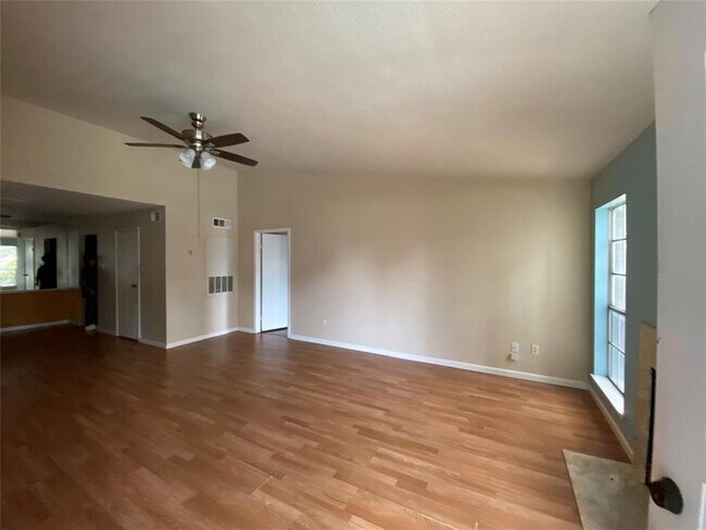Building Photo - 7400 Bellerive Dr