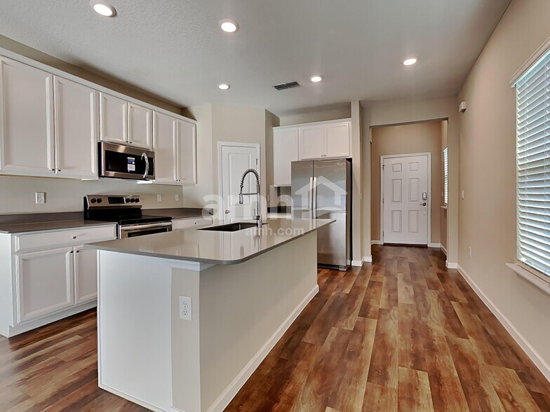 Building Photo - 179 Spruce Pt