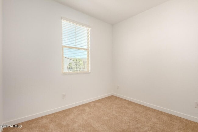 Building Photo - 132 E Teakwood Dr