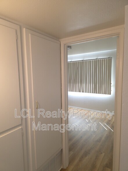 Building Photo - 27111 Wentworth Dr