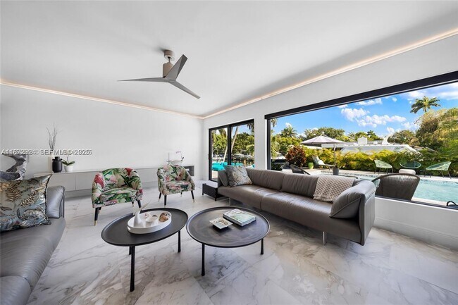 Building Photo - 1141 NE 90th St