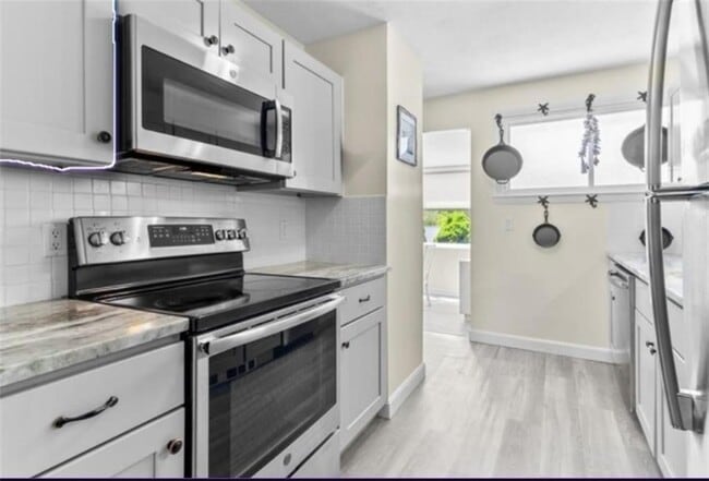 Building Photo - 30 Brown St