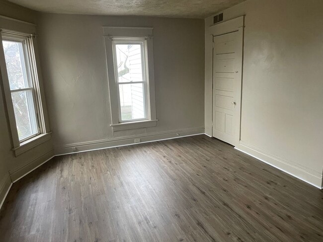 Building Photo - 127-129 Park