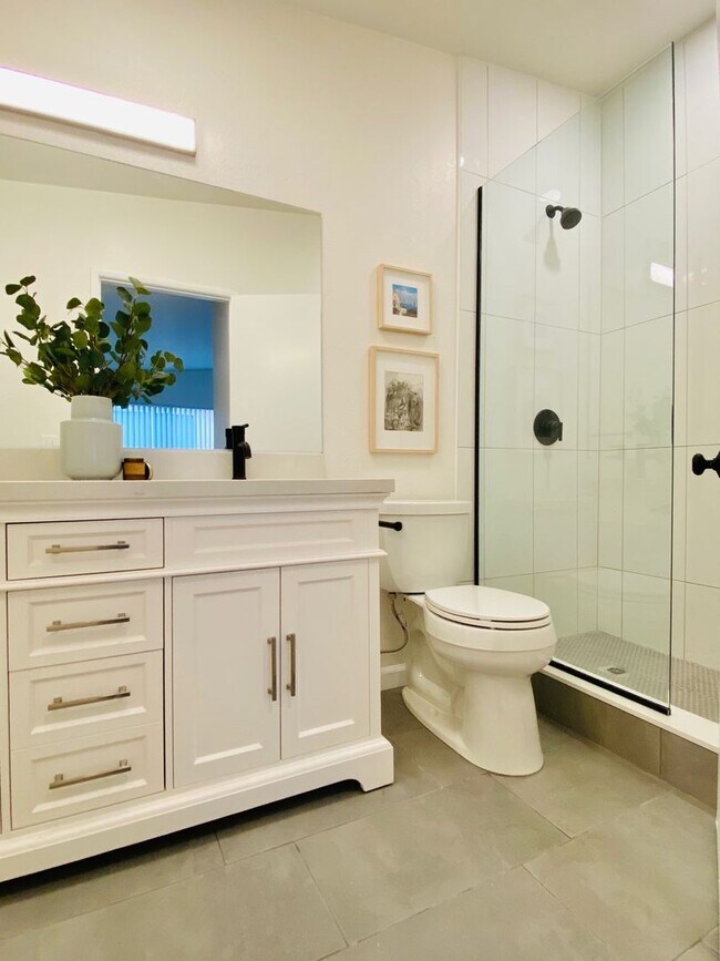 Building Photo - Renovated Two Bedroom Two Bathroom Condo North Park