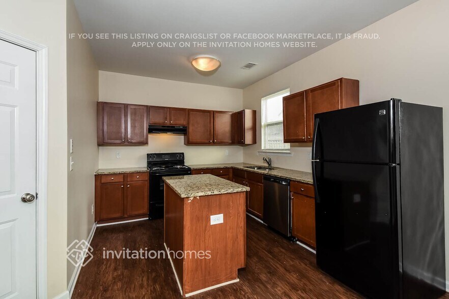 Building Photo - 400 Village Broad St