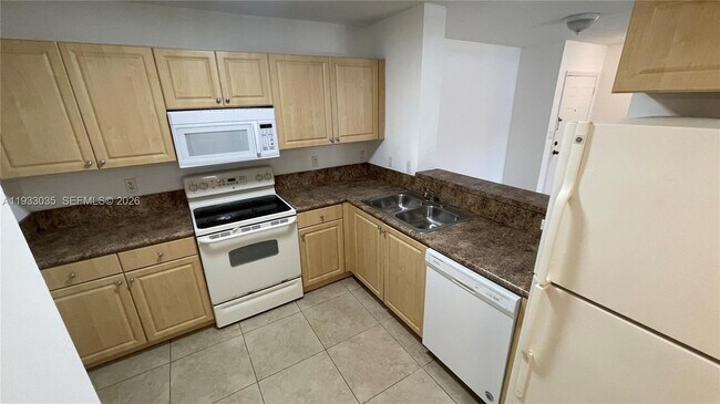 Building Photo - 529 E Sheridan St