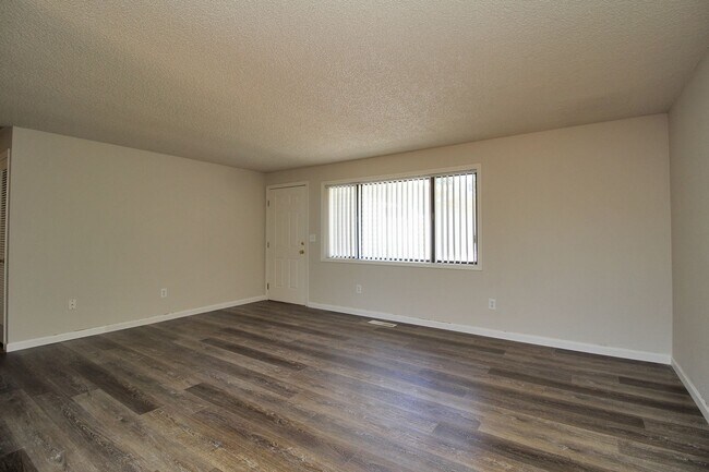 Building Photo - routd01