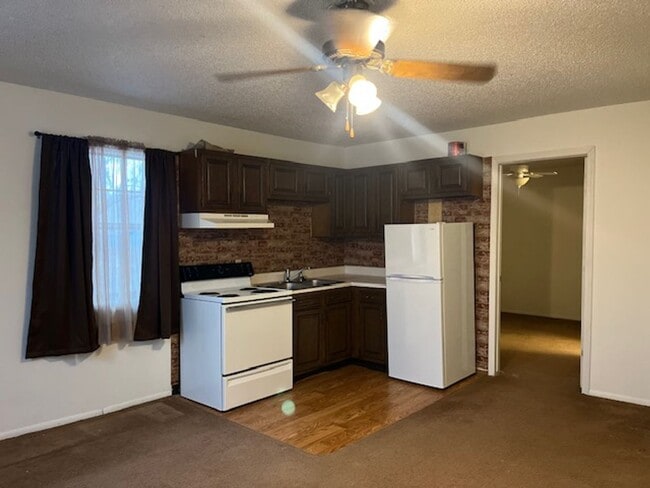 Building Photo - Location is everything! 1 bed 1 bath Bentonville