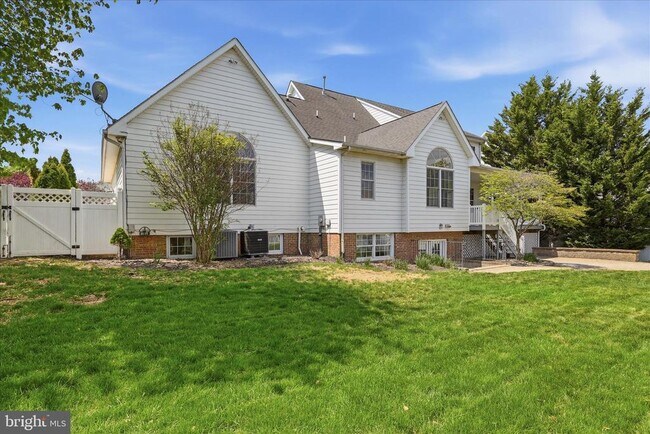 Building Photo - 102 Bramble Ct