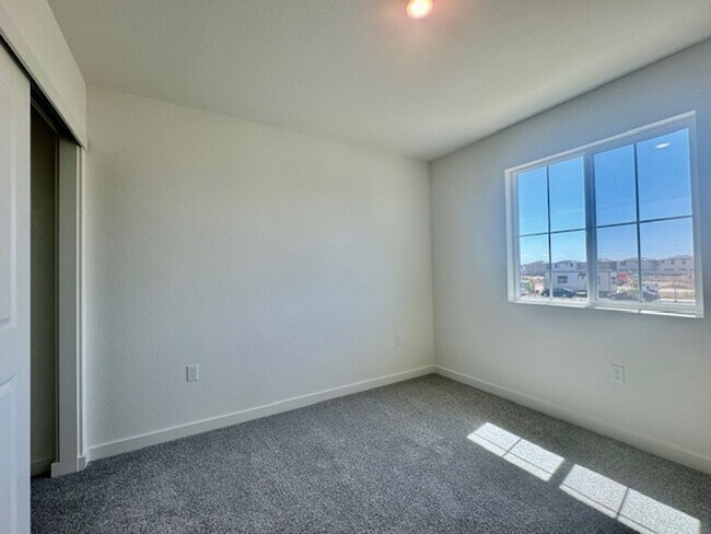 Building Photo - BRAND NEW 4 BEDROOM, 2.5 BATHS, 2 CAR GARA...