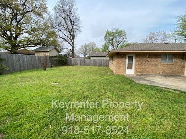 Building Photo - 3 Bed | 2 Full Bath | 31st & Memorial