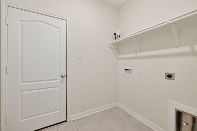 Building Photo - 5607 Grizzly Bear Wy