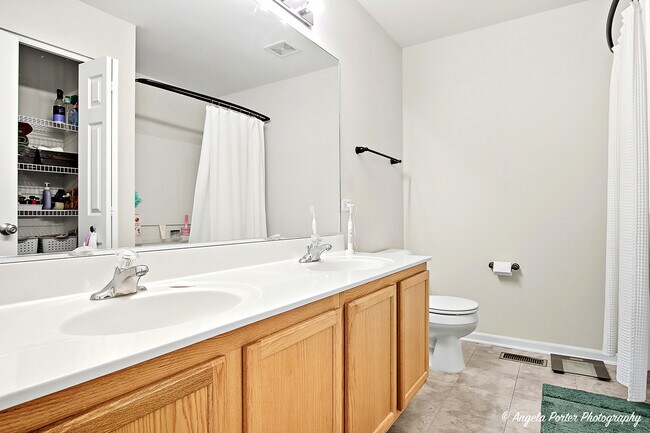 Building Photo - 1477 Sedgewood Ct