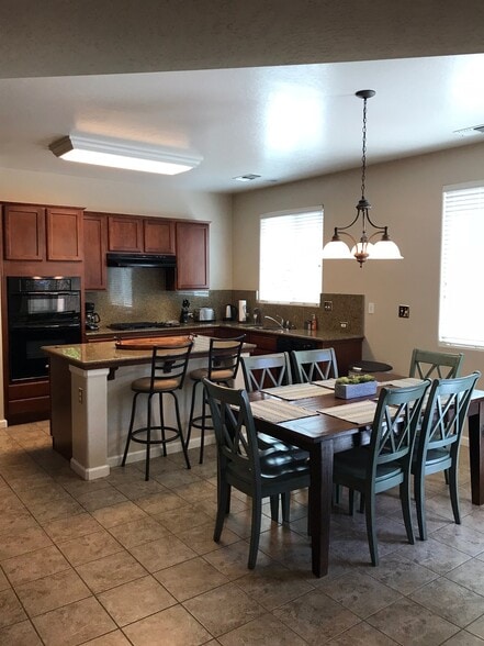 Kitchen - 5149 W Pianosa Ave