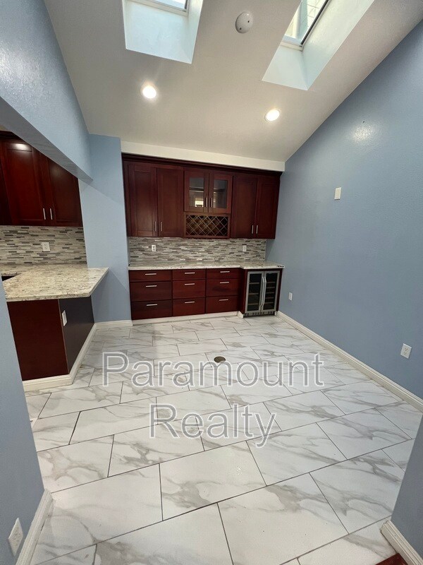 Building Photo - 600 Praderia Cir