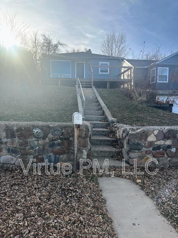 Building Photo - 1104 5th St