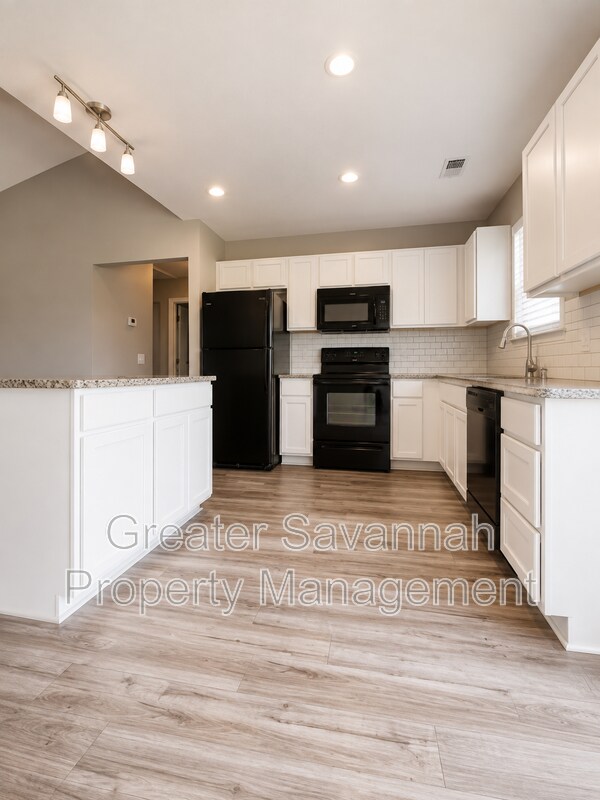 Building Photo - 109 Willow Dr