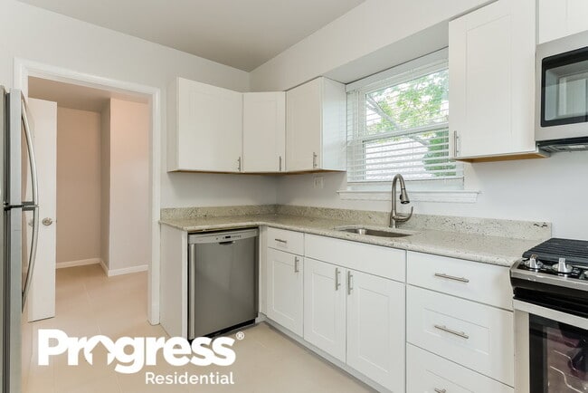 Building Photo - 1510 Shore Rd