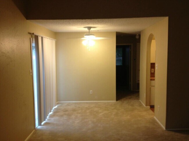 Building Photo - 107 Meteor Dr