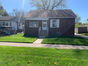 Building Photo - Beautiful 2 Bedroom 1Bath HOUSE, NOW $1600.00