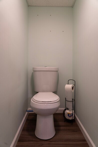 Building Photo - 22 Chapman St