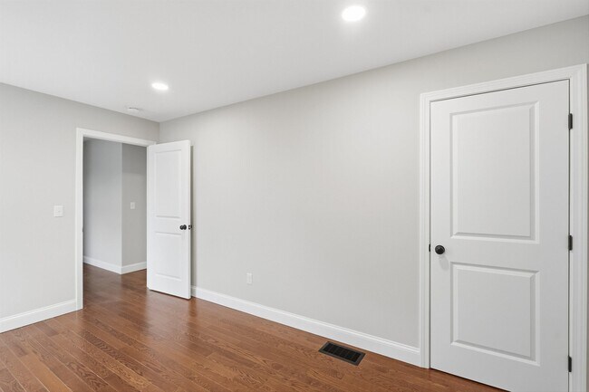 Building Photo - 24 Daytona St